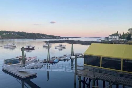 Poet's Cabin - Year-round Acadia A-Frame Getaway