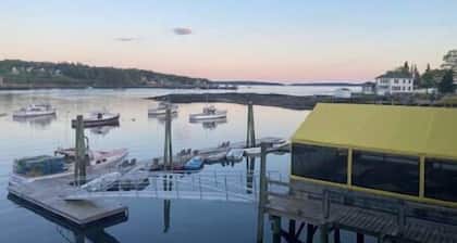 Poet's Cabin - Year-round Acadia A-Frame Getaway