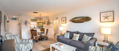 テレビ、卓球台、書庫