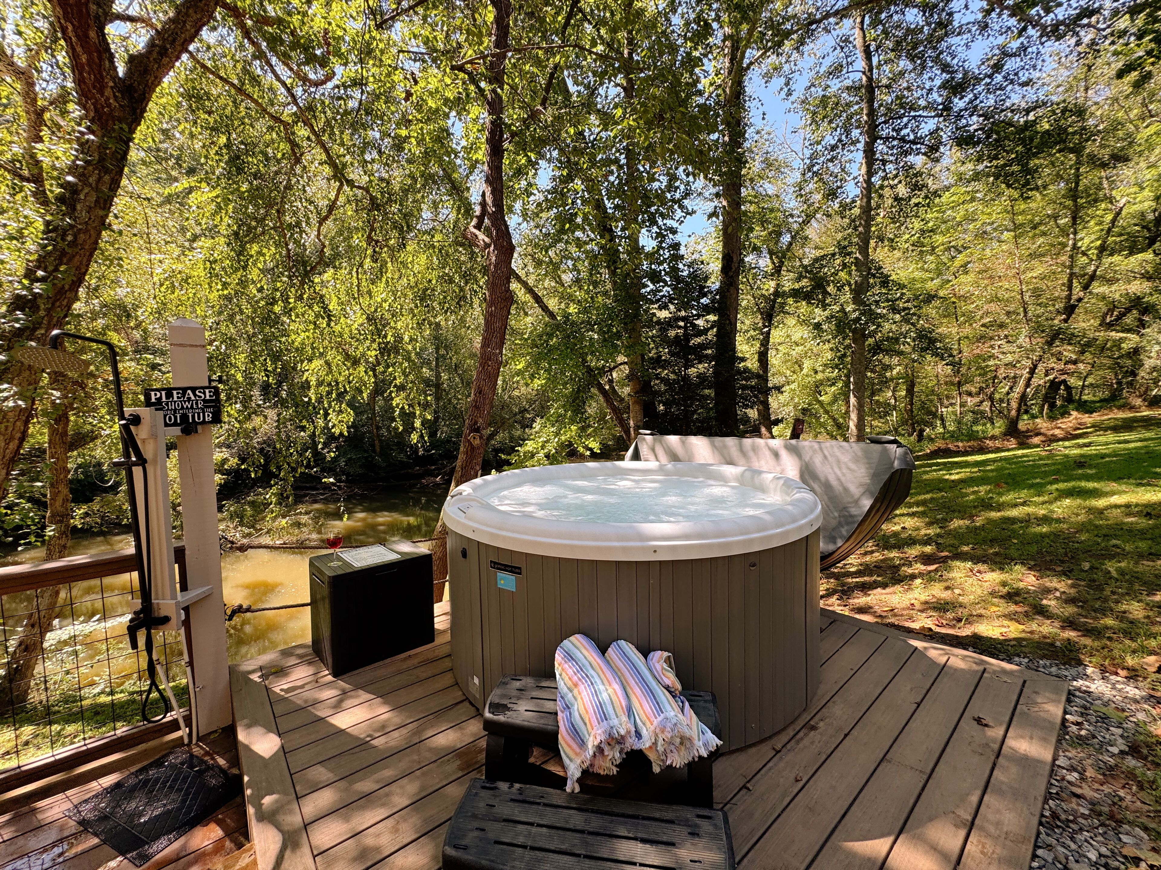 Tina de hidromasaje al aire libre