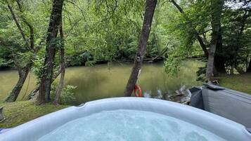 Tina de hidromasaje al aire libre