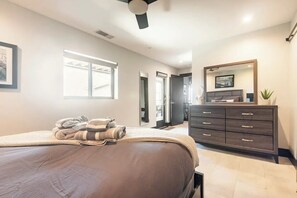 2 bedrooms, desk, iron/ironing board, free WiFi