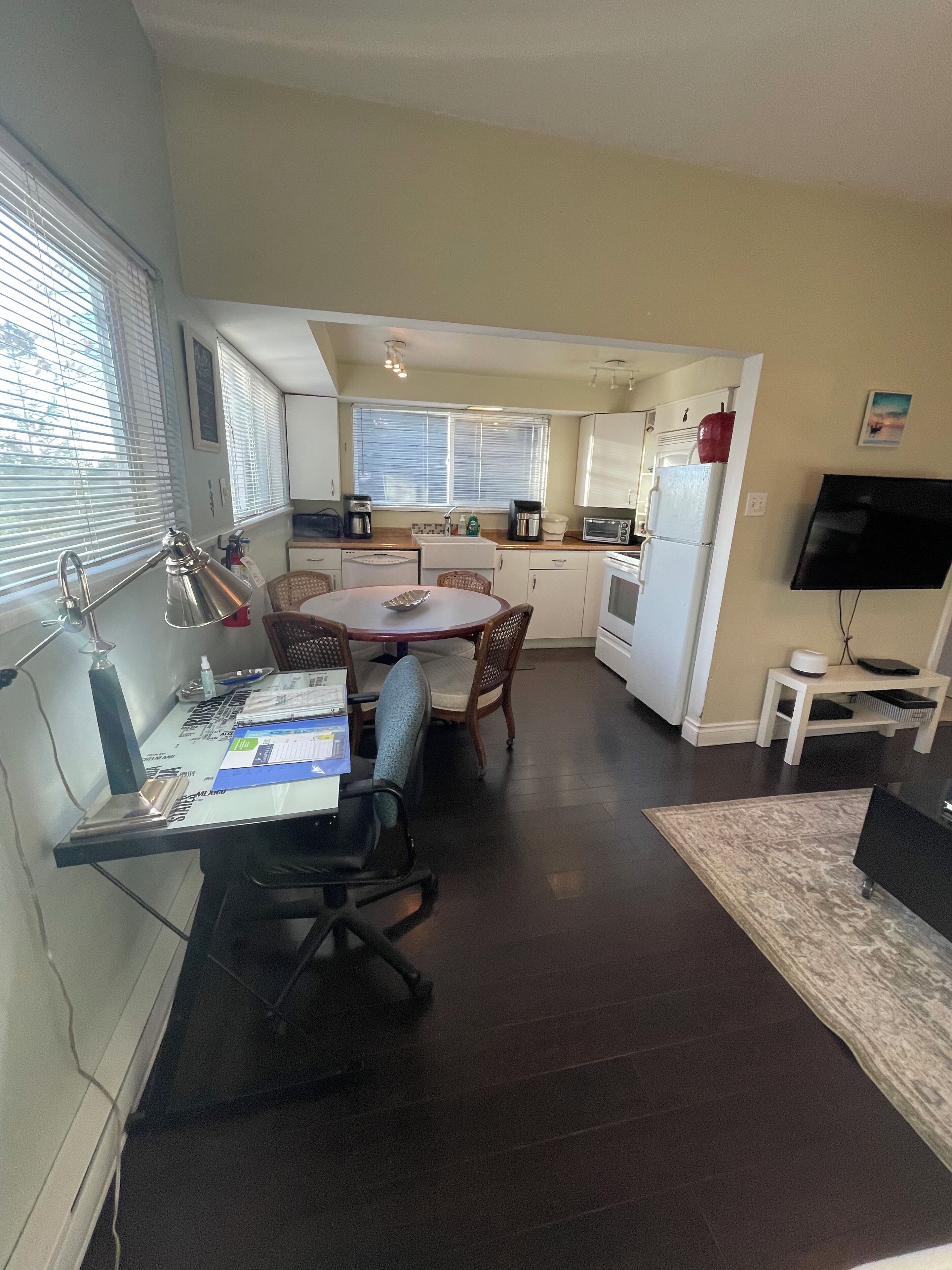 Microwave, dishwasher, coffee/tea maker, cookware/dishes/utensils