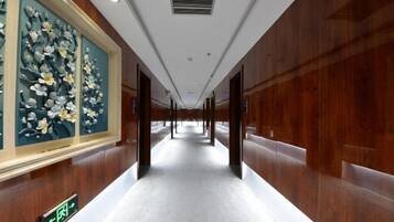 المنشأة من الداخل