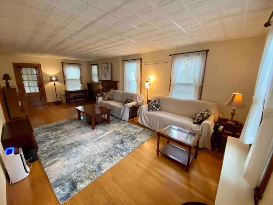 Televisión y chimenea 