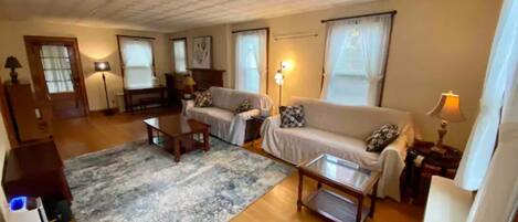 Televisión y chimenea