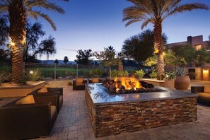 Terrace/patio - Marriott Resort Near Coachella Music Festival 2024 (Palm Desert)