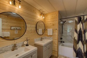 Baignoire, sèche-cheveux