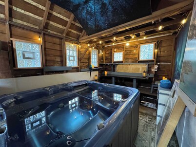 Iron Goat Getaway in cozy mountain town near hikes & Stevens Pass