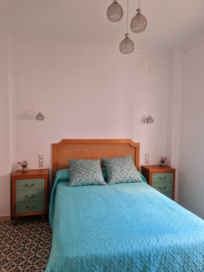 Iron/ironing board, WiFi, bed sheets