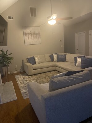 Living area - Nirvana Escape 2 (Jonesboro)
