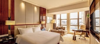 Clear Lake Hotel