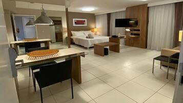 1 quarto, cofres nos quartos, escrivaninha