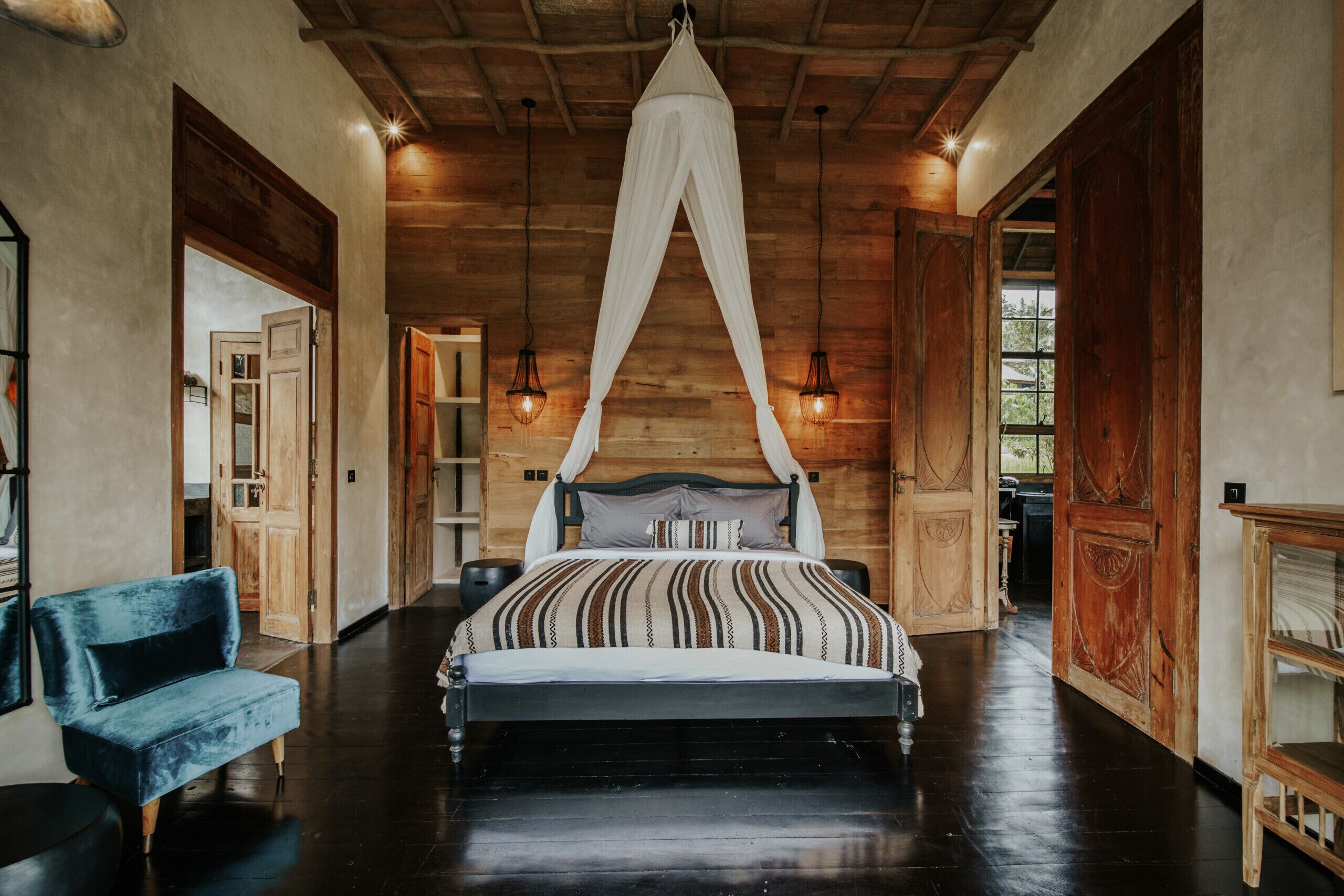 5 bedrooms, iron/ironing board, free WiFi, bed sheets