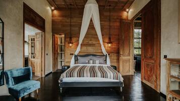 5 bedrooms, iron/ironing board, free WiFi, bed sheets