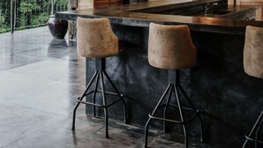 A modern kitchen with a large island, bar stools, and pendant lighting. - Private Pool • Riverside Yoga Shala • Ubud (Ubud)
