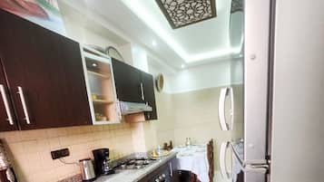 Cafeteira/chaleira, geladeira, fogão, cooktop