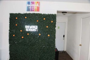 Interior - Cozy Fun Casa! LacklandAFB/SeaWorld/SixFlags/DTSA (San Antonio)