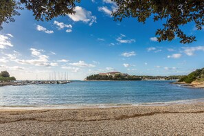 Beach nearby, sun loungers - THE COLIBRI - Design apartment with 2 SUBs incl. (Pula)