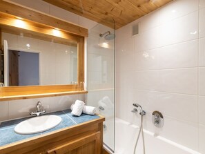 Hair dryer, towels - Lovely apartment for 8 people with WIFI, TV and balcony (Les Boisses)