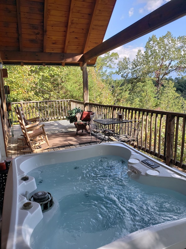 Outdoor spa tub