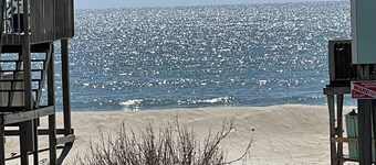 FENCED IN 2nd Row 2 the sea❤️ Shibumi, beach chairs, and linens included.