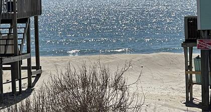 FENCED IN 2nd Row 2 the sea❤️ Shibumi, beach chairs, and linens included.