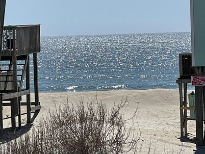 FENCED IN 2nd Row 2 the sea❤️ Shibumi, beach chairs, and linens included.