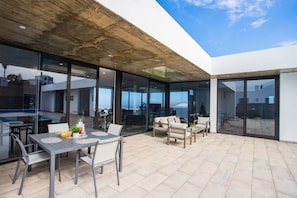 Outdoor dining - Tony´s Luxury Villa, heated pool, wifi (Tinajo)
