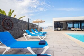 A heated pool - Tony´s Luxury Villa, heated pool, wifi (Tinajo)