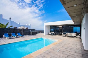 Et oppvarmet basseng