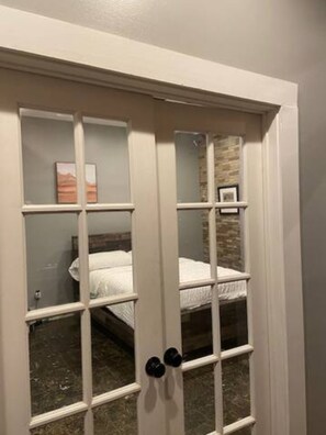 1 bedroom, iron/ironing board, free WiFi - Stylish 1 bedroom studio with kitchenette (Jackson)