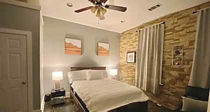 Stylish 1 bedroom studio with kitchenette