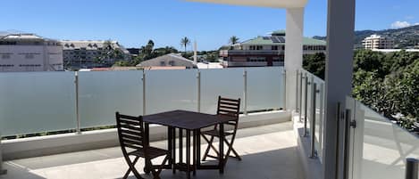 تناول الطعام بالخارج