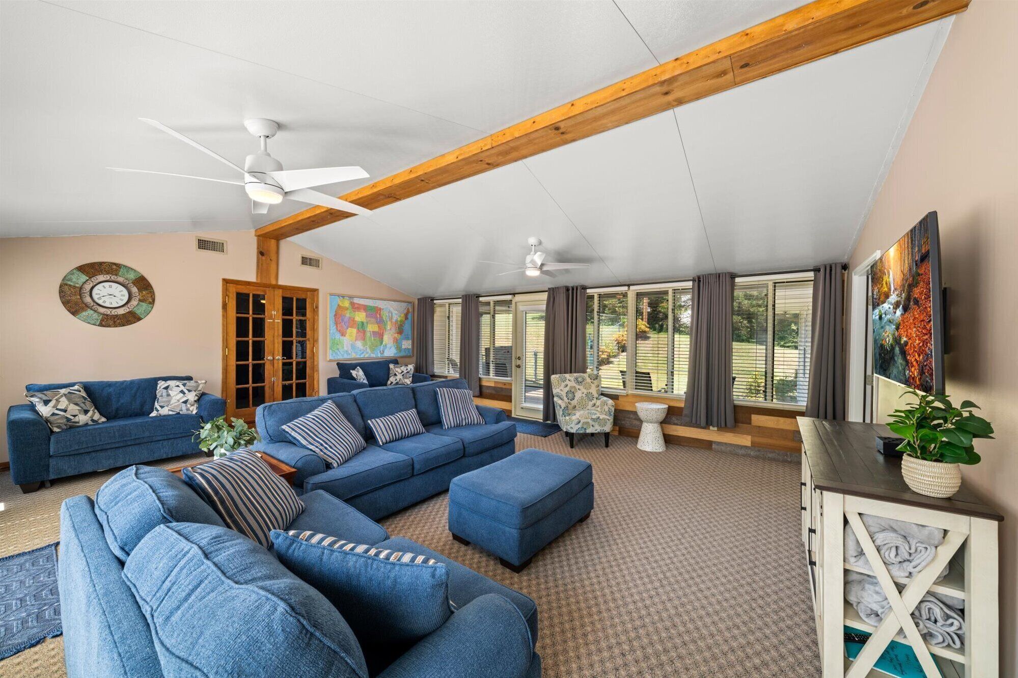 Älytelevisio, videopelejä, työhuone, tulostin