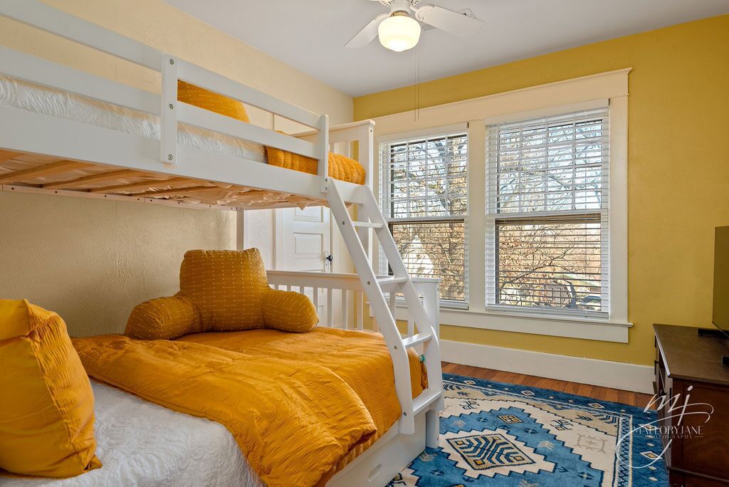 4 chambres, fer et planche à repasser, lit parapluie, Wi-Fi gratuit