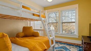 4 chambres, fer et planche à repasser, lit parapluie, Wi-Fi gratuit