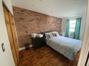 1 habitación, tabla de planchar con plancha, wifi y ropa de cama 