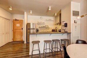 Fridge, microwave, oven, stovetop - Amazing modern 2BR w views and 5 min walk to Village & Slopes (Stratton)