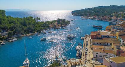 Villa Eleni: Gaios Waterfront House