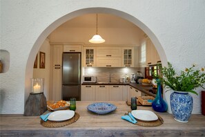 Fridge, microwave, oven, coffee/tea maker