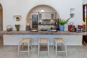 Fridge, microwave, oven, coffee/tea maker