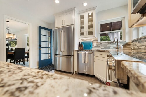 Tempe Lakes VACATION SPECIAL!  Heated Pool, Spa, Pickleball, Gym + Near ASU