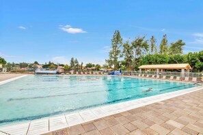 Piscine extérieure, piscine chauffée