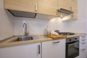 Réfrigérateur, four, plaque de cuisson, lave-vaisselle