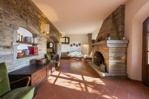 Fireplace - Villa Cà Di Negrè by MMega (Montignoso)
