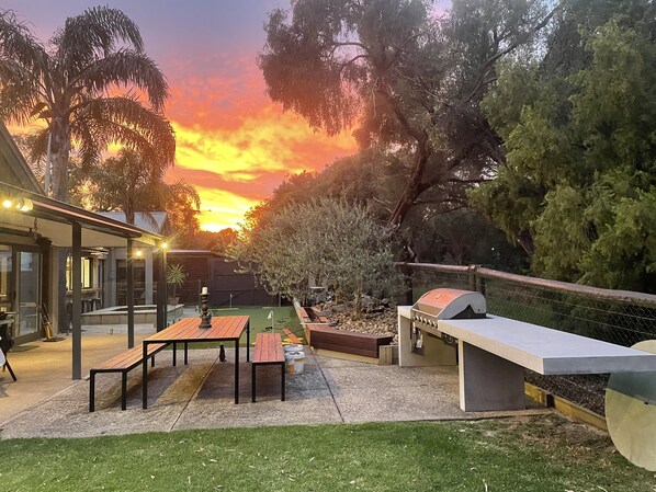 تناول الطعام بالخارج