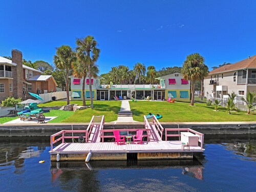 Cotee River Tiki Hut