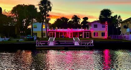 Cotee River Tiki Hut
