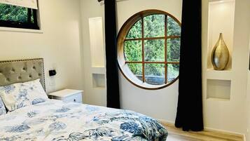 2 bedrooms, iron/ironing board, travel cot, free WiFi